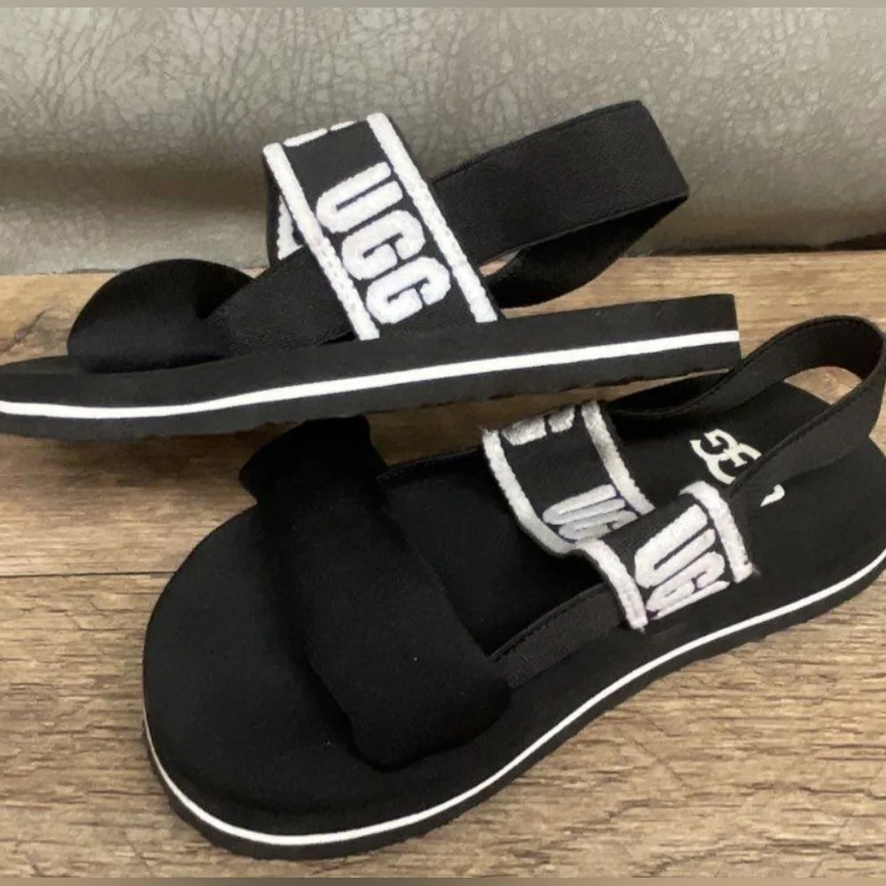 UGG Zuma Sling Black & White Logo Strap Toddler Sandals Size 7T MSRP $50